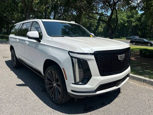 Certified 2025 Cadillac Escalade ESV Sport Platinum w/ LPO, ONYX Package AWD/4WD image 4