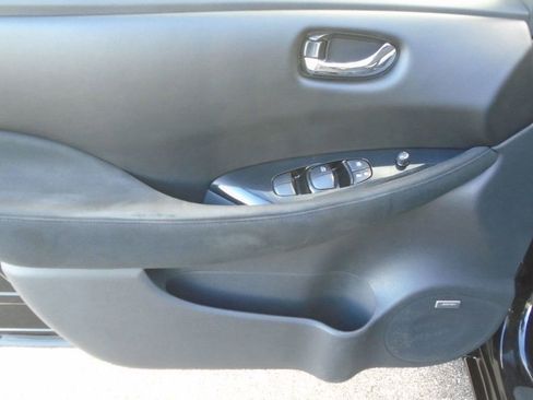 Used 2017 Nissan Leaf SV w/ Premium Package image 10