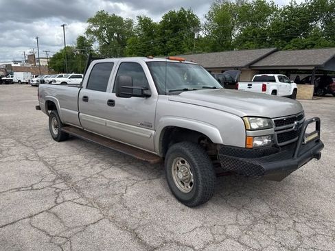 Used 2006 Chevrolet Silverado 2500 LT w/ Heavy-Duty Power Package image 3