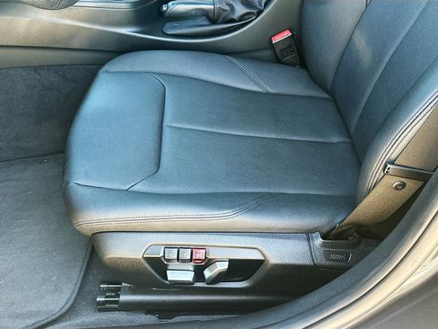 Used 2017 BMW 320i Sedan RWD image 17