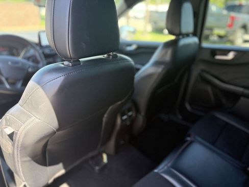 Used 2025 Ford Escape ST-Line Select AWD/4WD image 9