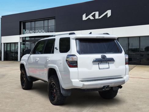 Used 2018 Toyota 4Runner TRD Off-Road Premium AWD/4WD image 5
