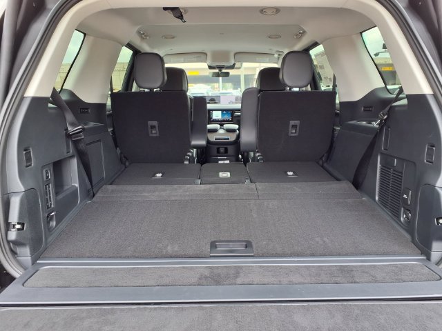 New 2026 Lincoln Navigator Premiere AWD/4WD image 16