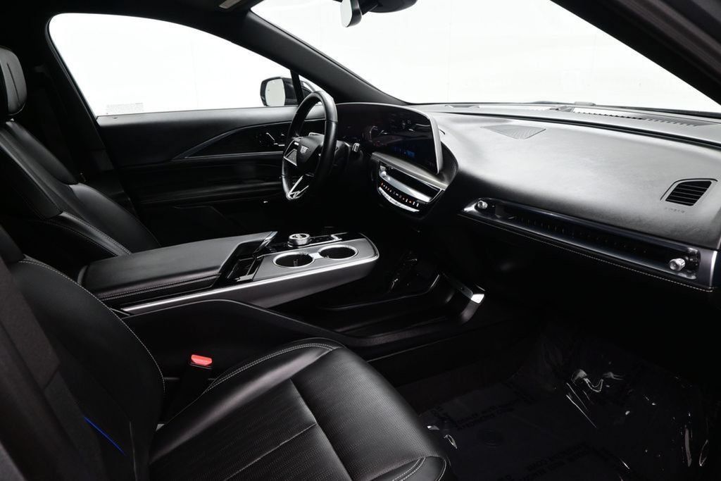 Used 2024 Cadillac Lyriq Sport RWD image 11