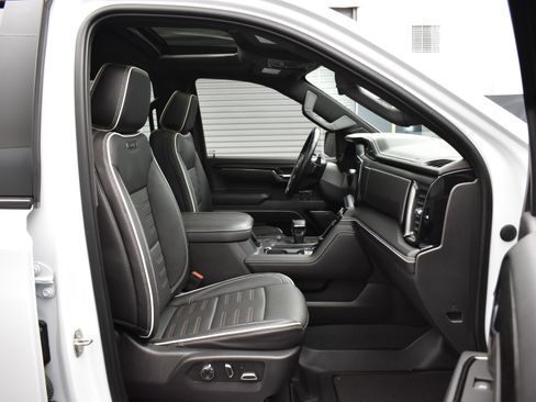 Used 2023 GMC Sierra 1500 AT4X image 12