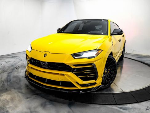 Used 2021 Lamborghini Urus image 3