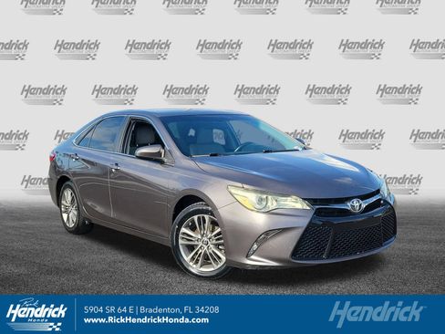 Used 2015 Toyota Camry SE image 1