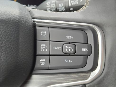 Used 2024 Jeep Wagoneer L Series II w/ Flexible Seating Group RWD image 24