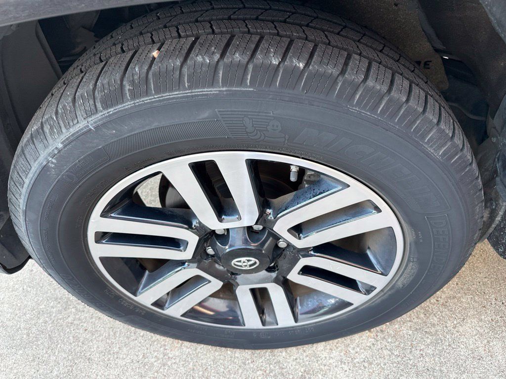Used 2018 Toyota 4Runner Limited RWD image 23