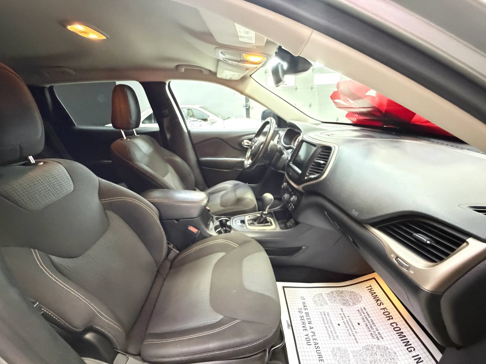 Used 2016 Jeep Cherokee Latitude FWD image 32