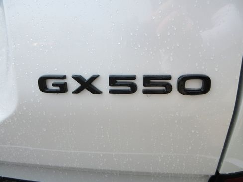 Used 2026 Lexus GX 550 w/ Accessory Package (2T) AWD/4WD image 8