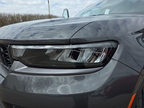 New 2026 Jeep Grand Cherokee Altitude image 32