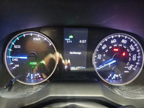 Used 2021 Toyota RAV4 XLE image 10