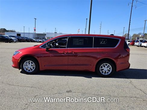 New 2026 Chrysler Voyager LX image 4