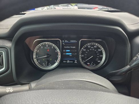 Used 2019 Nissan Titan SV w/ SV Convenience Package AWD/4WD image 25