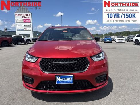 New 2026 Chrysler Pacifica Limited w/ Uconnect Theater Family Group image 2