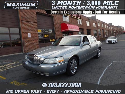 Used 2006 Lincoln Town Car Signature Limited image 1