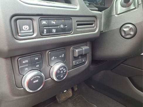 Used 2024 GMC Yukon SLT w/ SLT Luxury Package AWD/4WD image 22