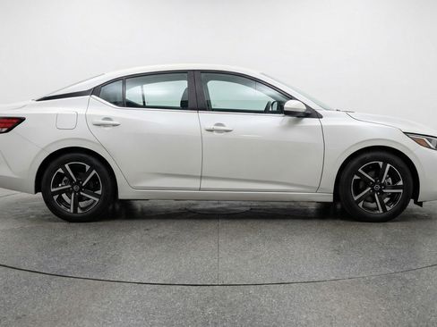 Used 2025 Nissan Sentra SV FWD image 11
