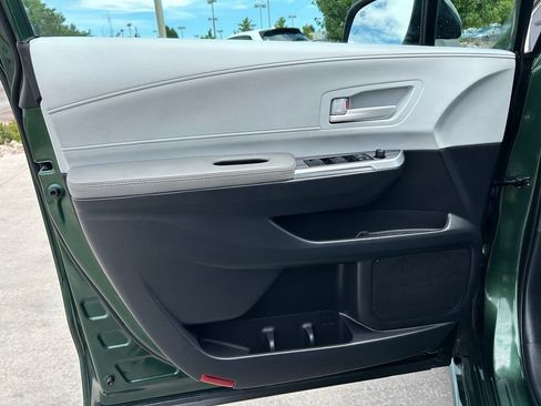 Used 2025 Toyota Sienna LE FWD image 22