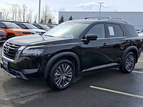 Used 2024 Nissan Pathfinder SL w/ SL Premium Package image 4