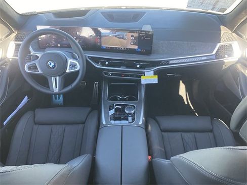 New 2025 BMW X7 M60i w/ Climate Comfort Package image 15