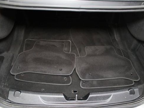 Used 2017 Jaguar XE Premium image 22