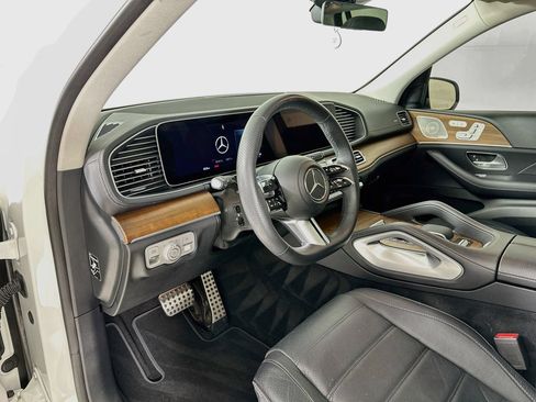 Used 2024 Mercedes-Benz GLS 450 4MATIC image 10