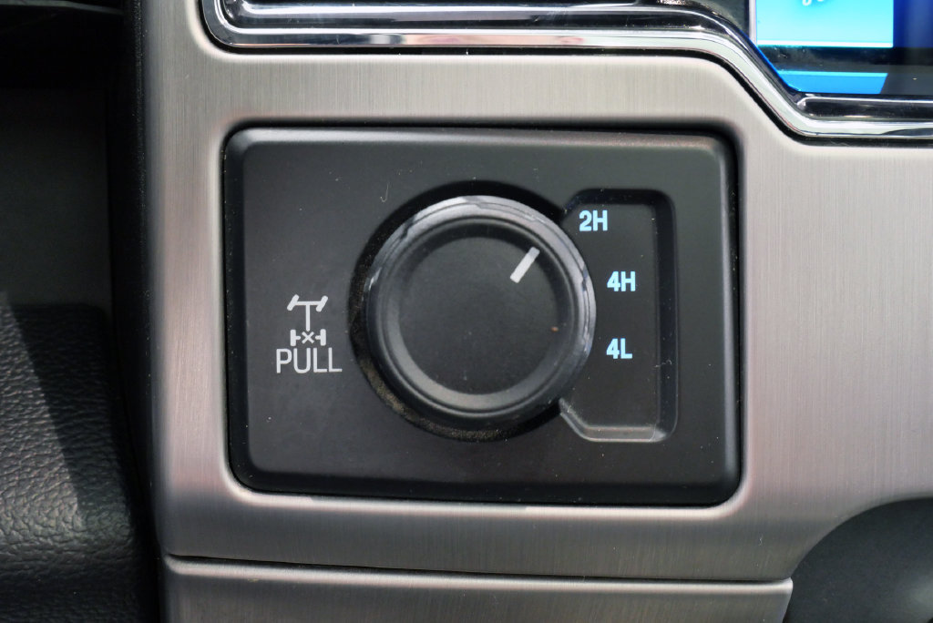 Used 2022 Ford F350 Platinum w/ Tremor Off-Road Package AWD/4WD image 32