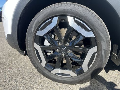 Used 2024 Kia Telluride EX w/ EX Captain's Chair Package FWD image 32
