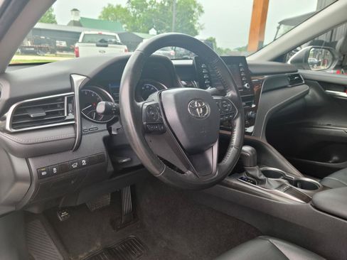 Used 2023 Toyota Camry SE FWD image 9