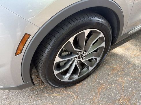 Used 2021 Lincoln Nautilus Reserve FWD image 10