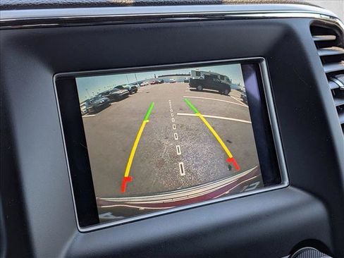 Used 2018 Jeep Grand Cherokee Laredo RWD image 13