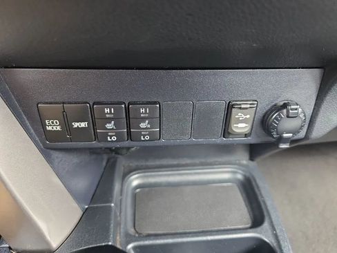 Used 2018 Toyota RAV4 Limited image 37