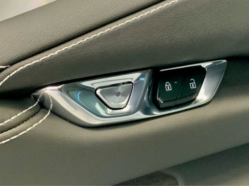 Used 2023 Chevrolet Corvette Stingray Coupe w/ Z51 Performance Package image 38