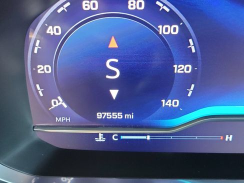 Used 2023 Chevrolet Suburban LT RWD image 18