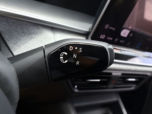Certified 2025 Volkswagen Tiguan S AWD/4WD image 34