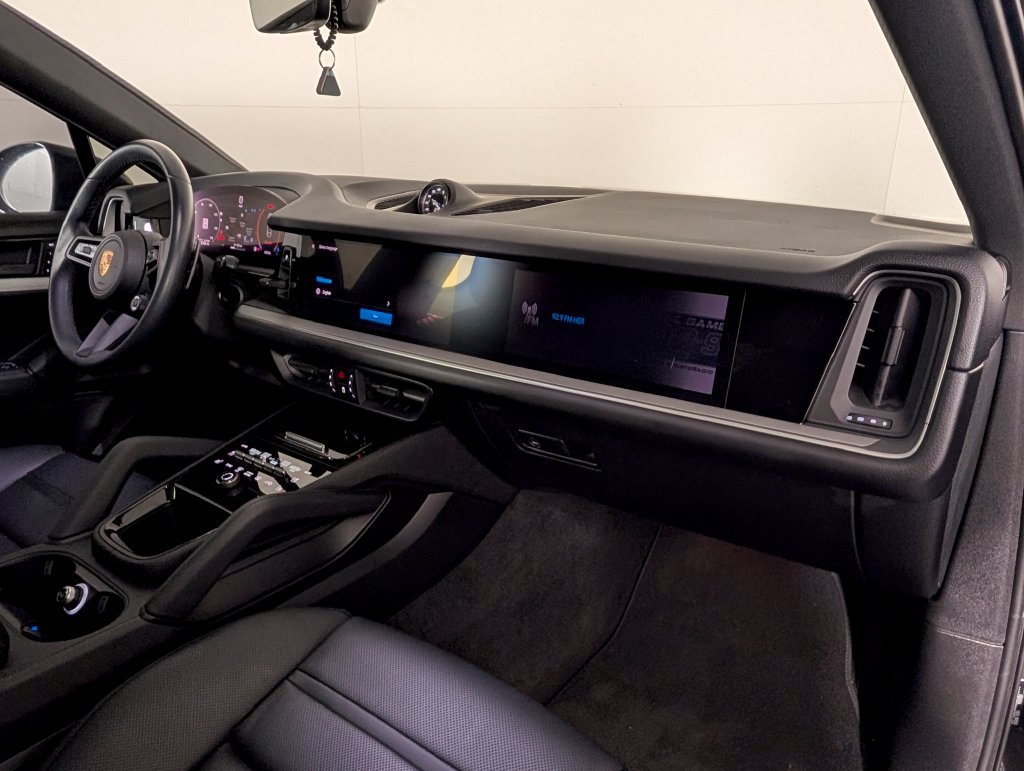 Certified 2024 Porsche Cayenne Coupe AWD/4WD image 17