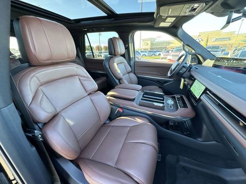 New 2025 Lincoln Navigator Reserve AWD/4WD image 26