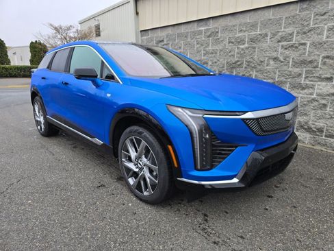 New 2026 Cadillac Optiq Luxury 2 image 10