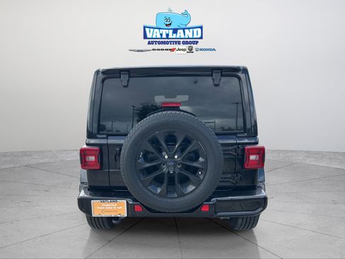 Certified 2022 Jeep Wrangler Unlimited Sahara AWD/4WD image 4