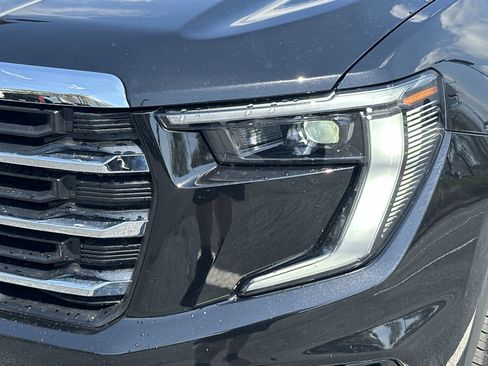 Used 2025 GMC Acadia Elevation image 11