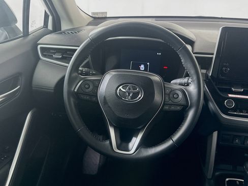 Used 2025 Toyota Corolla Cross XLE image 18