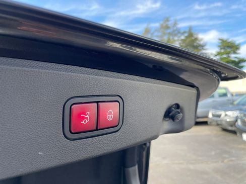 Used 2016 Mercedes-Benz E 350 4MATIC Sedan image 32