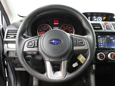Used 2018 Subaru Forester 2.5i Premium AWD/4WD image 9