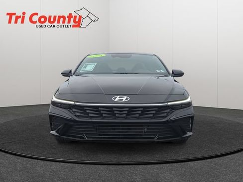 Used 2025 Hyundai Elantra SEL FWD image 2