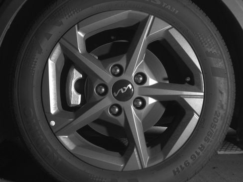 Used 2025 Kia K4 FWD image 12