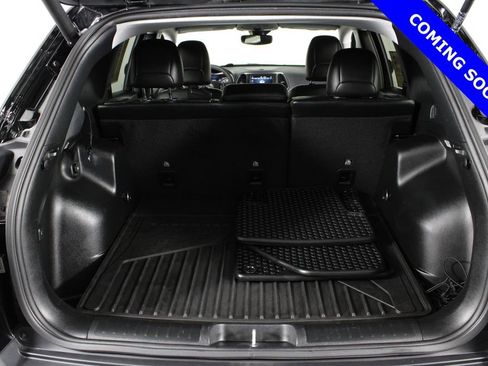 Used 2022 Jeep Cherokee Trailhawk w/ Premium Leather Package image 13