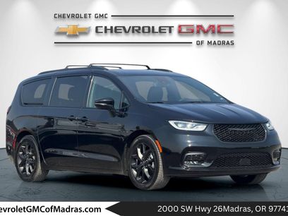 Used 2025 Chrysler Pacifica Limited