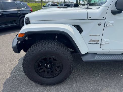 Used 2018 Jeep Wrangler Unlimited Sahara w/ Dual Top Group AWD/4WD image 9